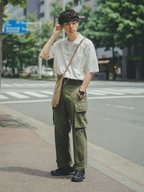 White short-sleeve shirt, green cargo pants